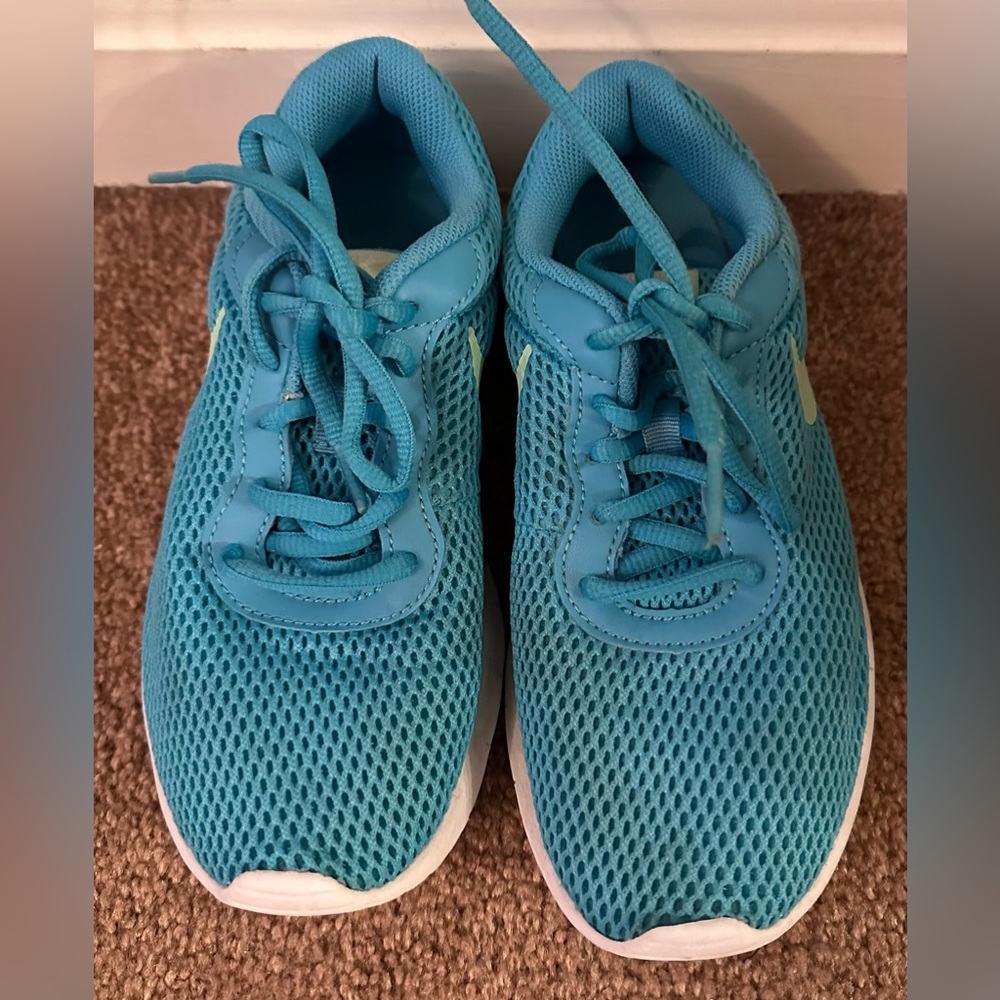 Nike Girls Tanjun Mesh Lightweight Athletic Running Gym Shoes Sneakers Size 4Y